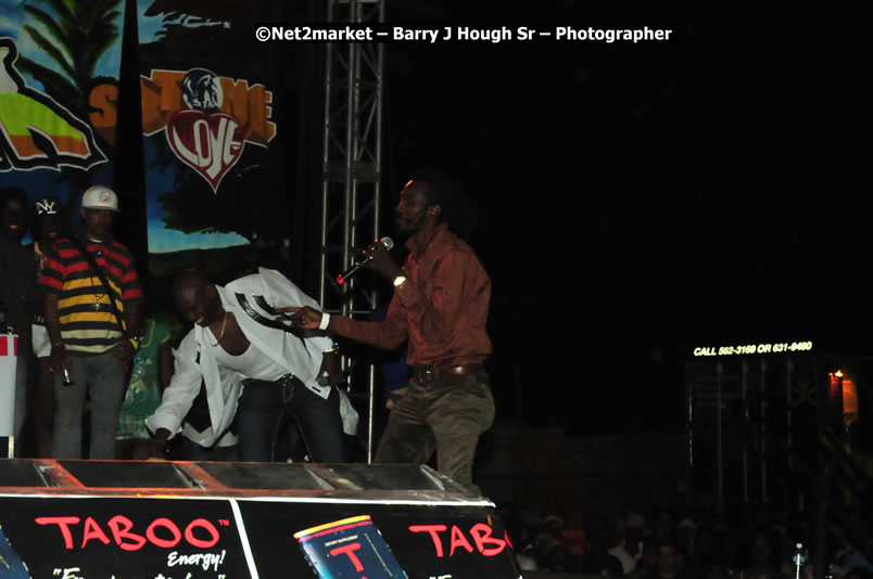 Minister of Tourism, Edmund Bartlett @ Jamaica Jazz and Blues Festival 2009 - Presented by Air Jamaica - Thursday, January 22, 2009 - Venue at the Aqueduct on Rose Hall Resort &amp; Country Club, Montego Bay, Jamaica - Thursday, January 22 - Saturday, January 24, 2009 - Photographs by Net2Market.com - Barry J. Hough Sr, Photographer/Photojournalist - Negril Travel Guide, Negril Jamaica WI - http://www.negriltravelguide.com - info@negriltravelguide.com...!